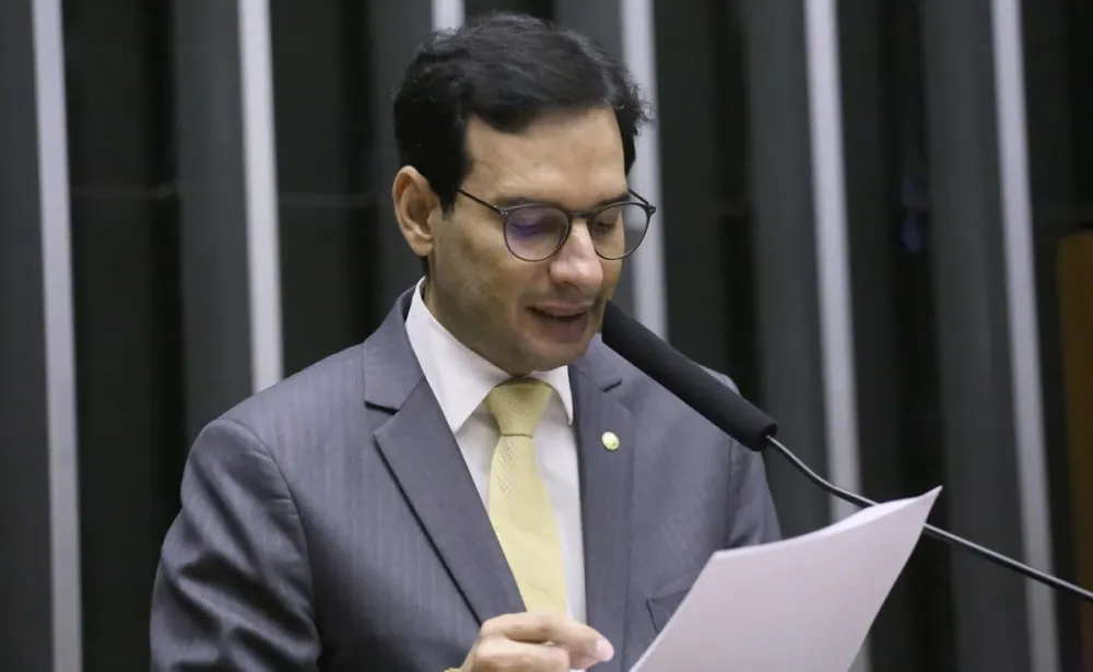 Fim da 6x1: relator apresenta novo parecer a líderes nesta terça (16)