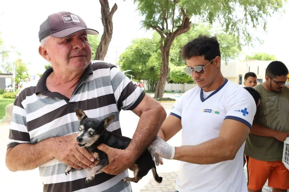 Prefeitura leva vacina antirrábica para animais durante o Bora Petrolina neste sábado