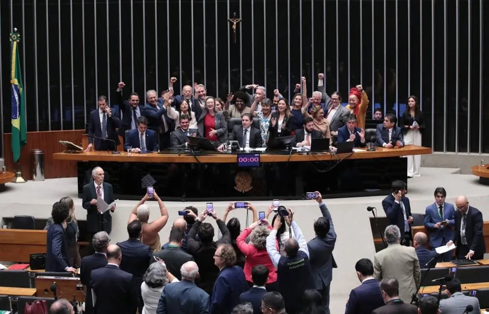 Câmara pode votar fim da escala 6x1 ainda esta semana